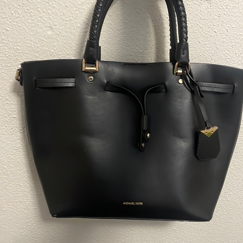 Michael Kors Handbag/Purse. Black Gold Leather